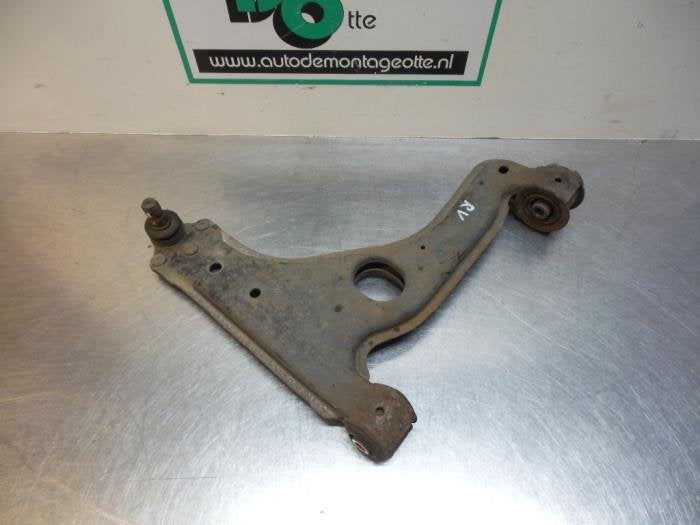Bras de suspension avant droit d'un Opel Astra (Astra H 04-), -, Opel, 3 mois de garantie, Utilisé