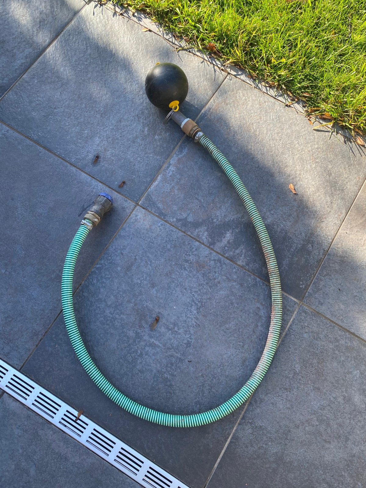 aanzuigslang met een vlotter voor een waterpomp, Doe-het-zelf en Bouw, Ophalen, Zo goed als nieuw