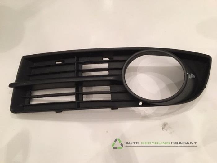 Pare-chocs grille d'un Volkswagen Touran, -, 3 mois de garantie, Utilisé, -