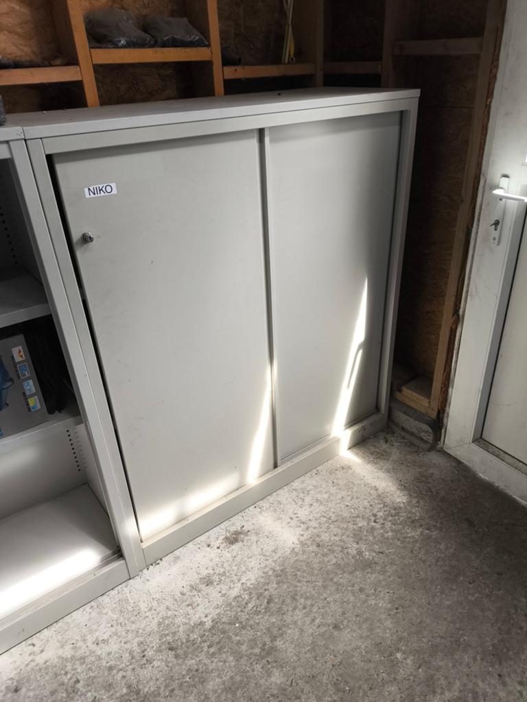 Metalen archiefkast, Enlèvement