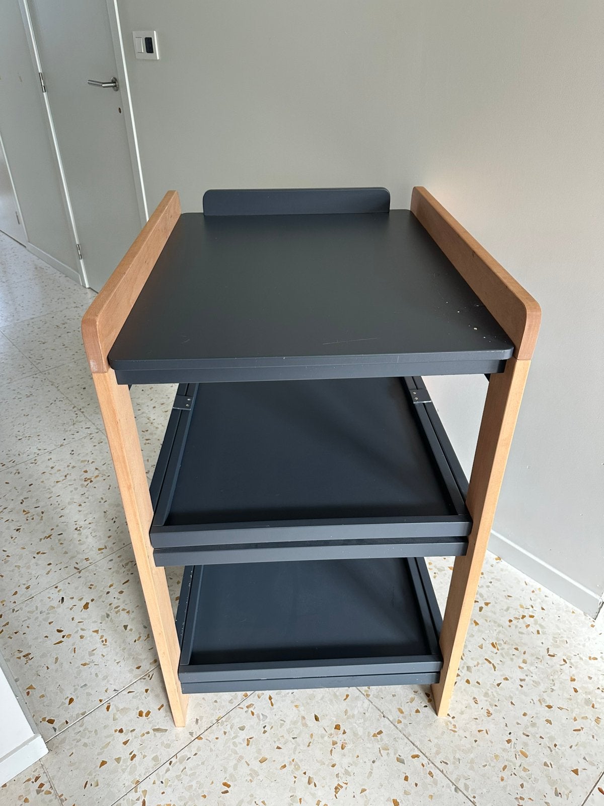 Verzorgingstafel van Quax in antraciet, Kinderen en Baby's, Ophalen, Gebruikt, Minder dan 75 cm, 70 cm of meer
