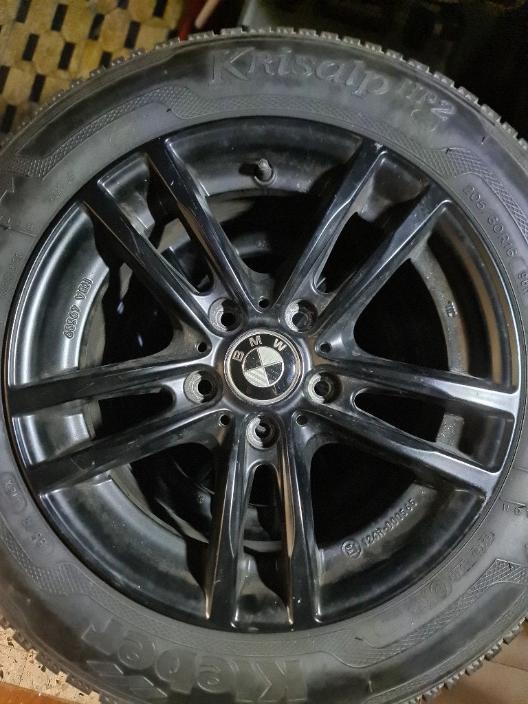 Jantes bmw avec pneus 205/60/16., Neuf, 4 Saisons, 16 pouces, Véhicule de tourisme