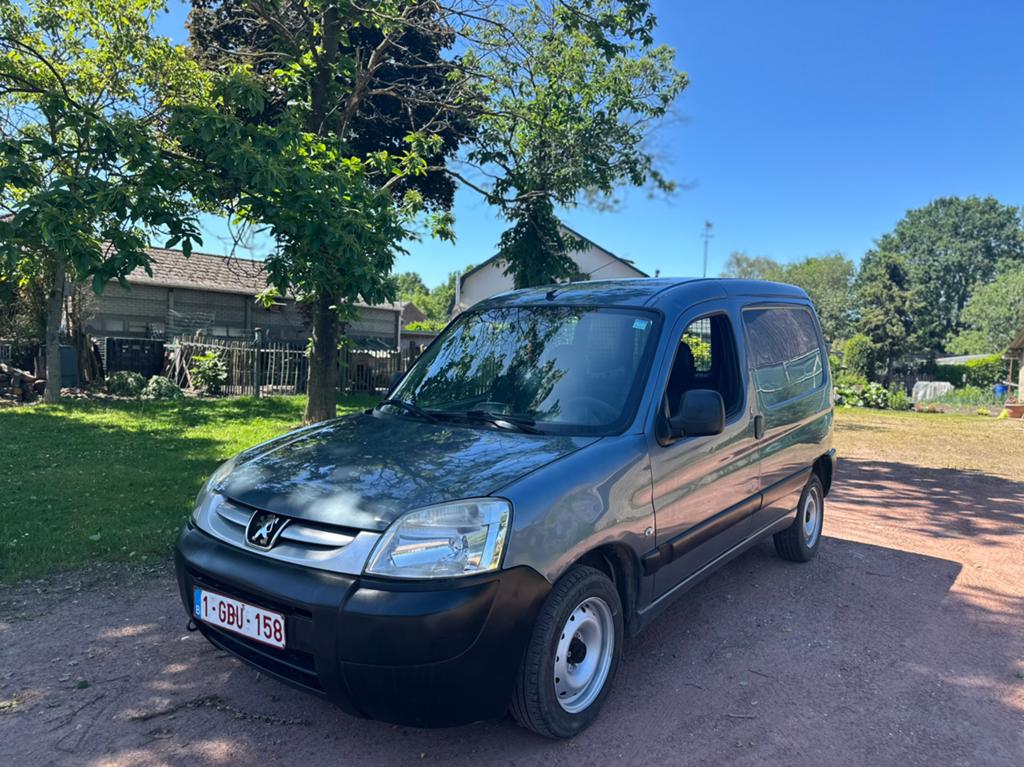 Peugeot Partner 1.6 HDI lichte vracht airco trekhaak €2200, Auto's, Bestelwagens en Lichte vracht, Diesel, Particulier, Te koop