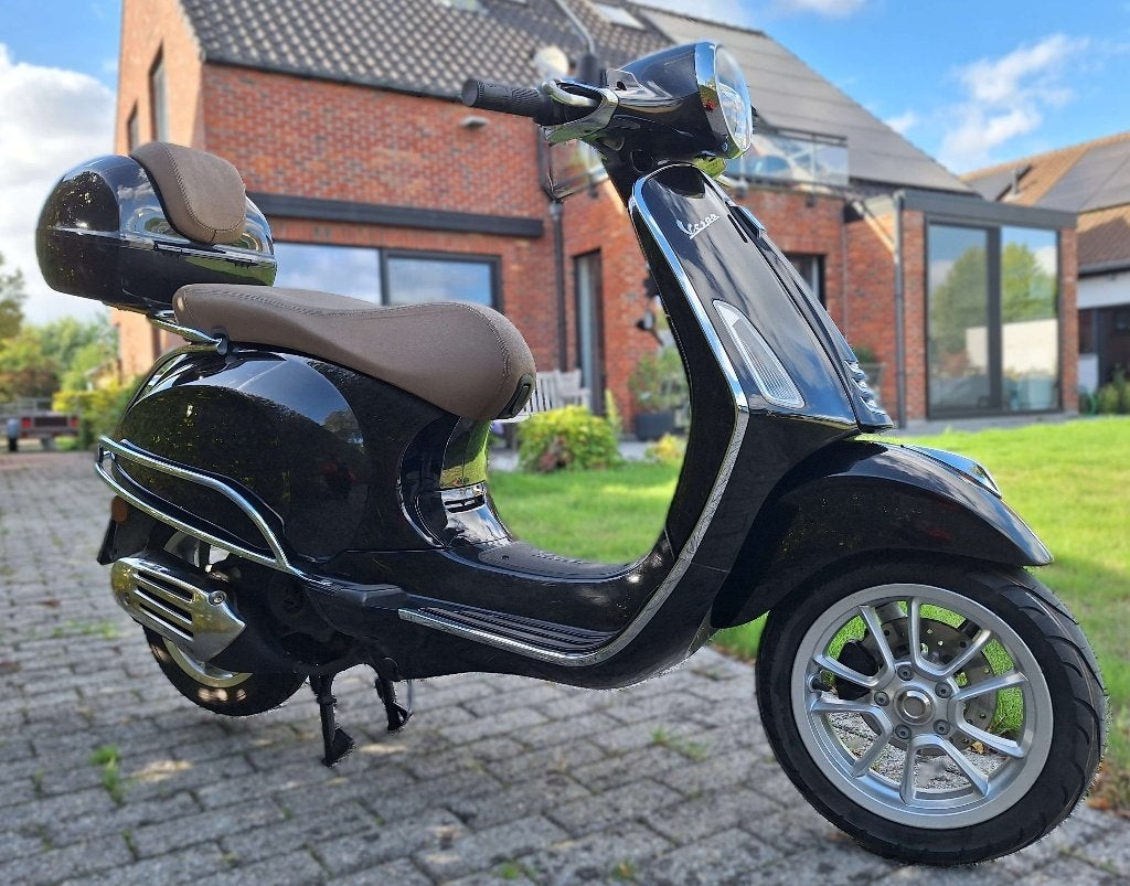 Vespa Primavera met topkoffer, Vélos & Vélomoteurs, Comme neuf, Classe B (45 km/h), Enlèvement, 50 cm³
