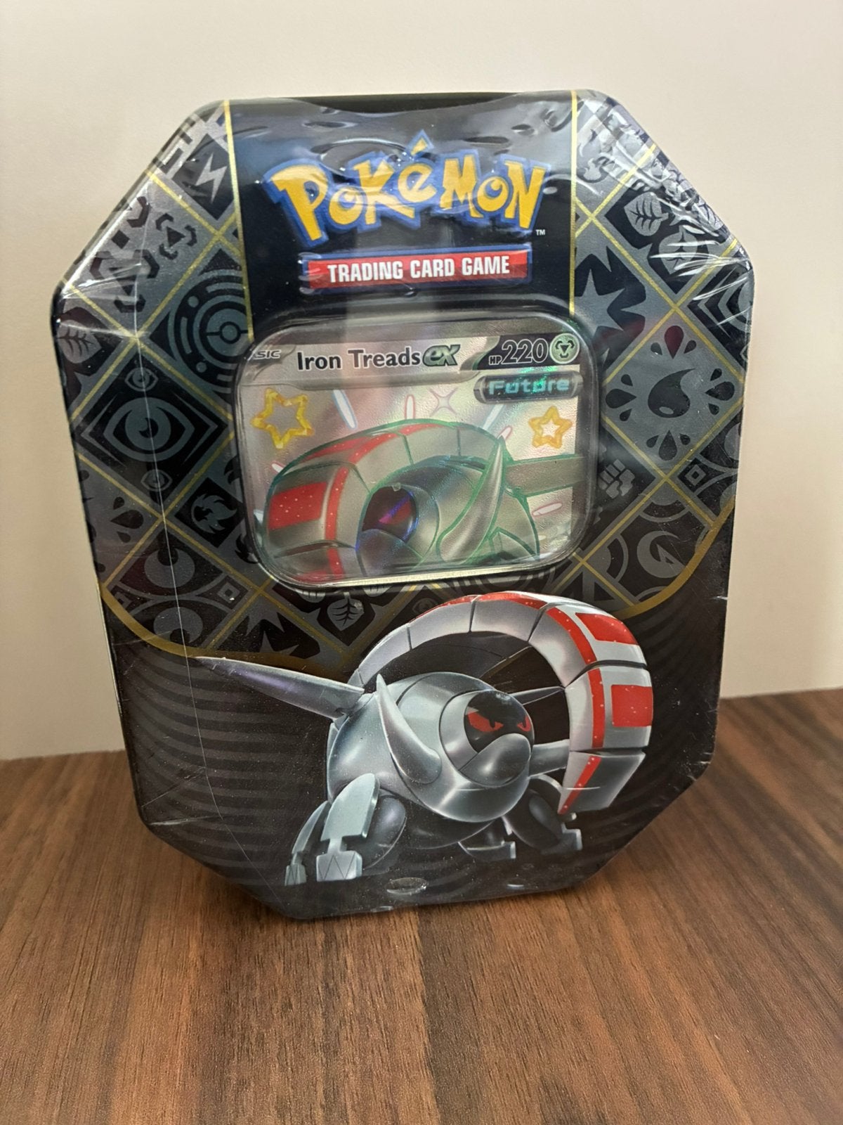 Pokemon paldean fates - iron treads ex tin, Ophalen of Verzenden, Zo goed als nieuw