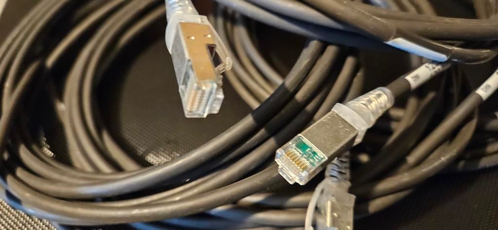 Cable ethernet  6 pièces disponibles.