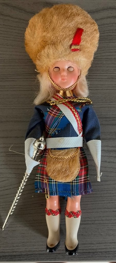 Vintage Schotse souvenirpop met slaapogen, Verzamelen, Verzenden, Gebruikt, Pop