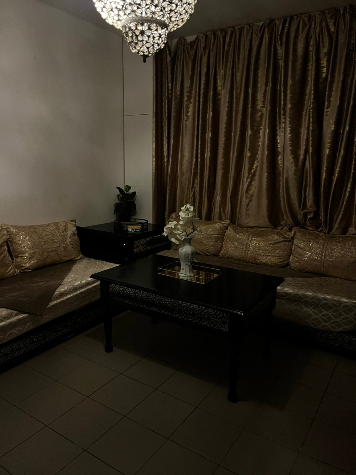 Salon Marocain, Maison & Meubles, Canapés | Coins salons complets, Comme neuf, Tissus, Enlèvement