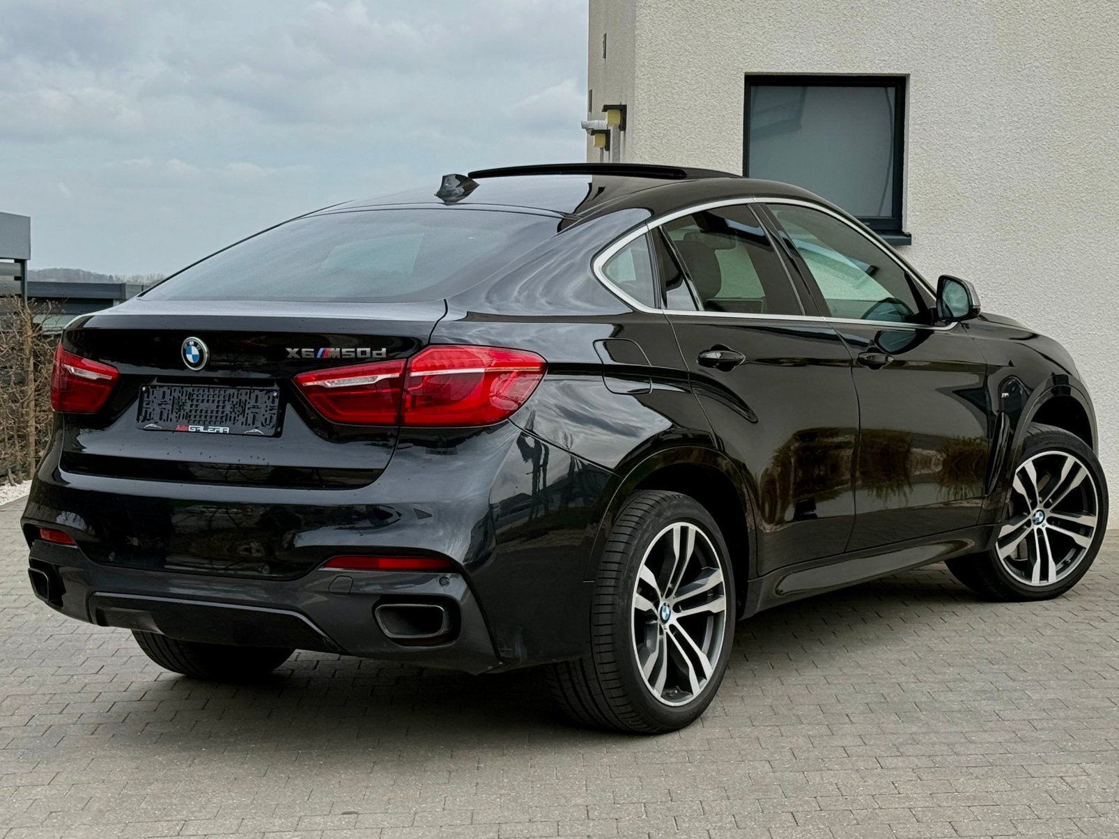 BMW X6 M50das*381CV*zonnedak*Euro6B*2016*, Auto's, Automaat, Euro 6, Zwart, Overige kleuren