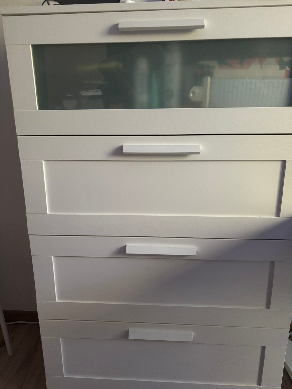 Commode en très bon état, Maison & Meubles, 3 ou 4 tiroirs, 25 à 50 cm, Comme neuf, Enlèvement