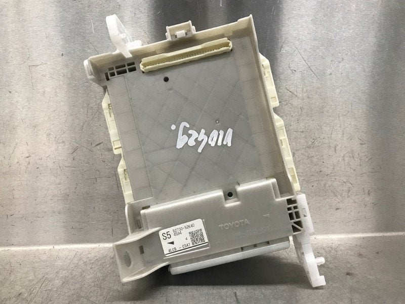 BOITIER FUSIBLES Toyota Yaris III (P13) (|8273052K40|), Kundenbetreuung@toyota.de, Toyota, Utilisé, Toyota-Allee 2
50858  Köln, DE