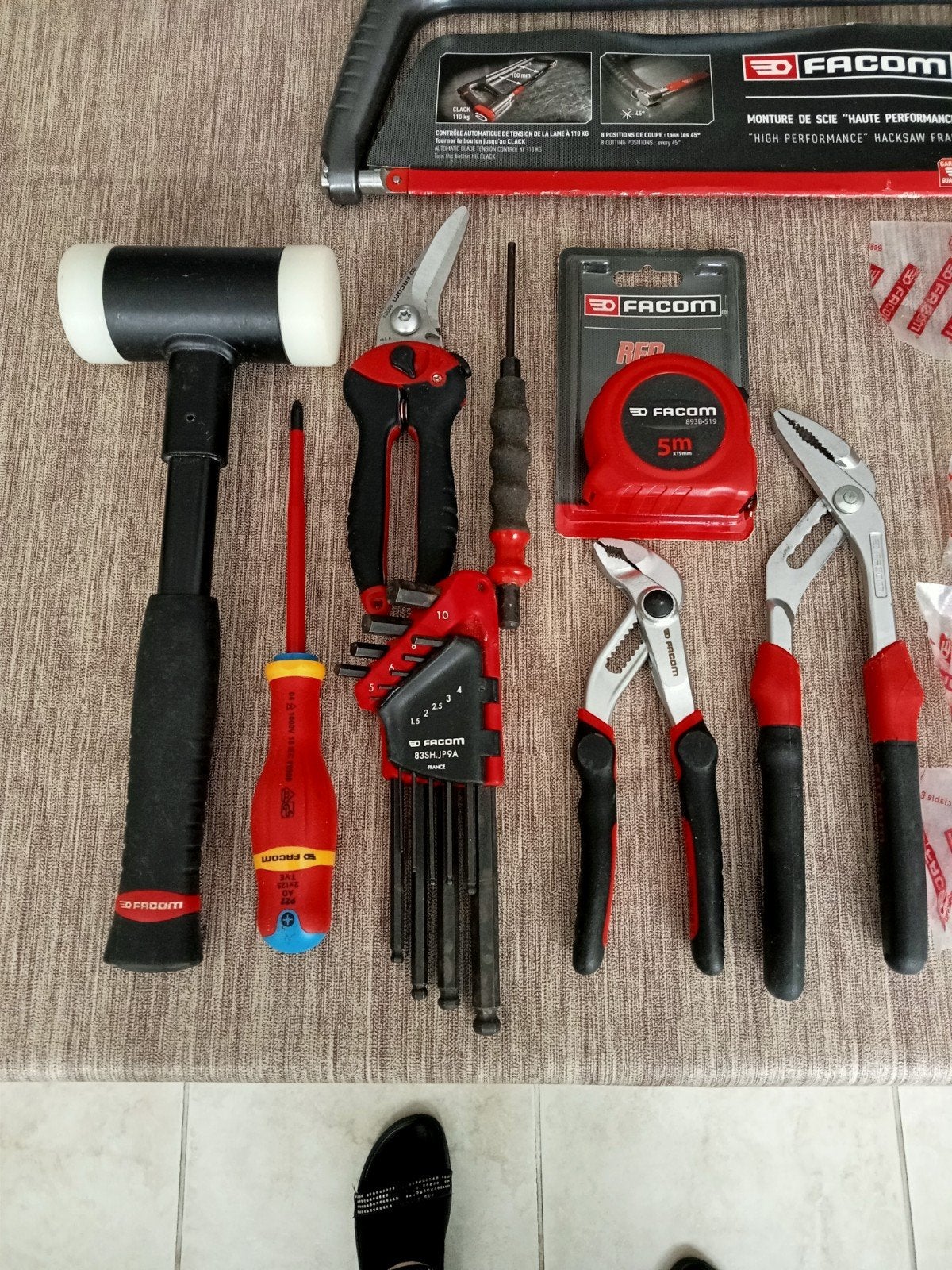Set facom materiaal nieuw, Ophalen