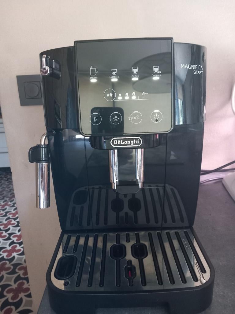Aankoop van de slimme koffiemachine De Longui Magnifica 21/0, Elektronische apparatuur, Koffiezetapparaten, Nieuw, Koffiebonen