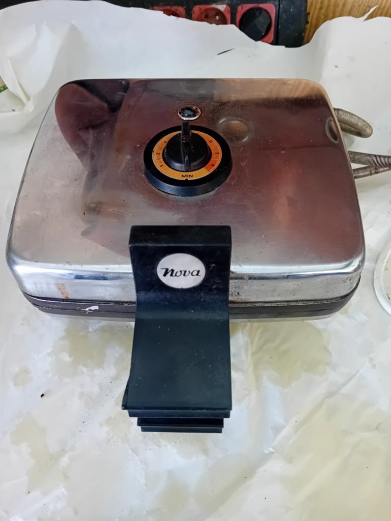 Gaufrier de marque Nova  de 1050w., Enlèvement