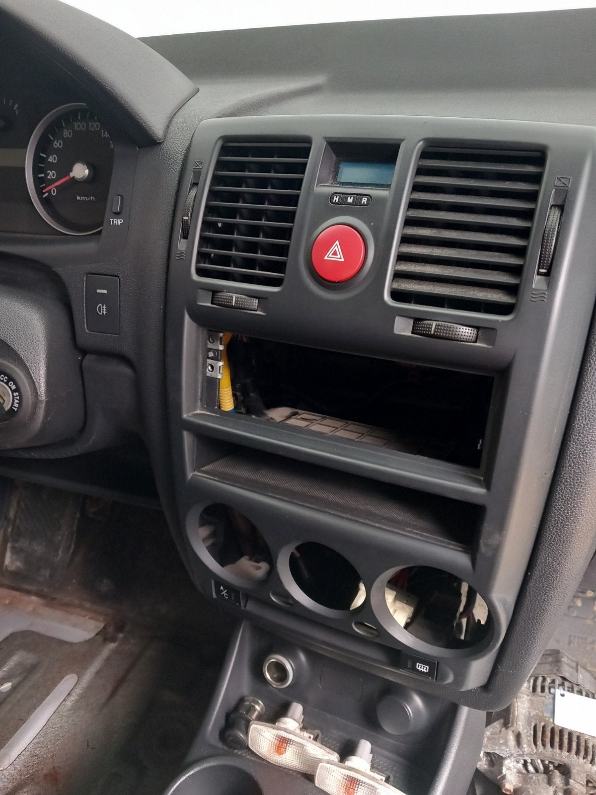 CONSOLE CENTRALE HYUNDAI GETZ 2006-2009 (NOIR), Enlèvement, Révisé, Hyundai