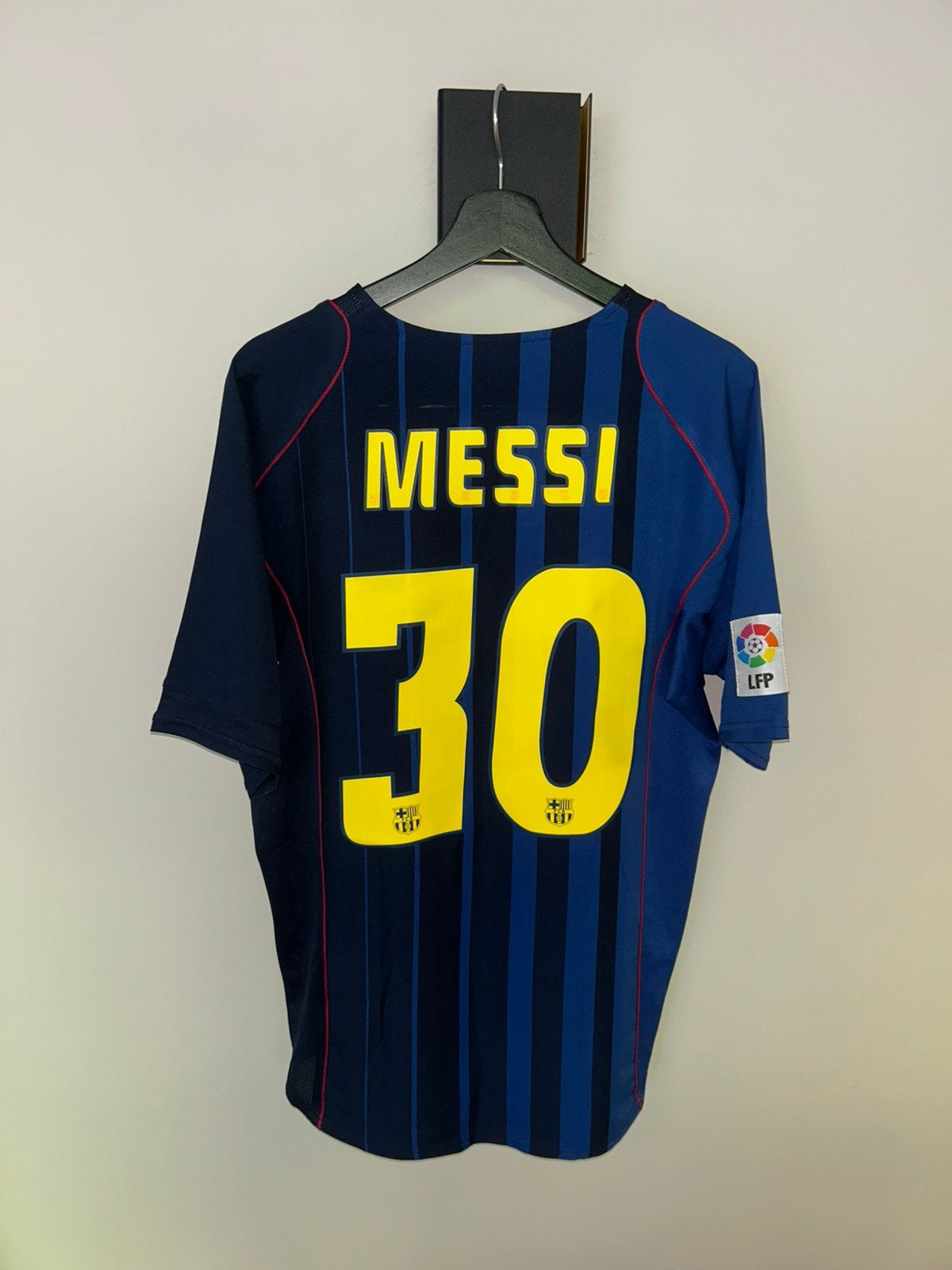 Maillot FC Barcelone 2004/05 – Messi #30, Sports & Fitness, Taille L, Enlèvement ou Envoi, Comme neuf, Maillot