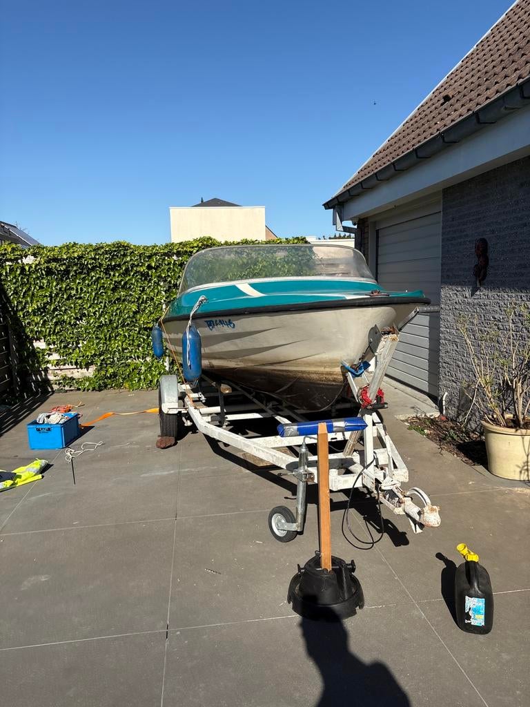 Boot + trailer + motor, Watersport en Boten, Speedboten, Gebruikt, 3 tot 6 meter, Benzine, Minder dan 70 pk, Polyester, Buitenboordmotor