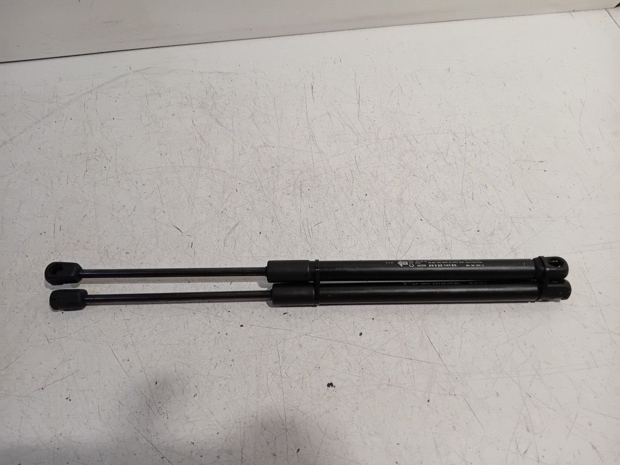 Gasdrukveerset voor Opel Antara, Onderdelen@venauto.nl, Van der Ven Autorecycling B.V., Ettenseweg 76, 4706 PB Roosendaal, The Netherlands