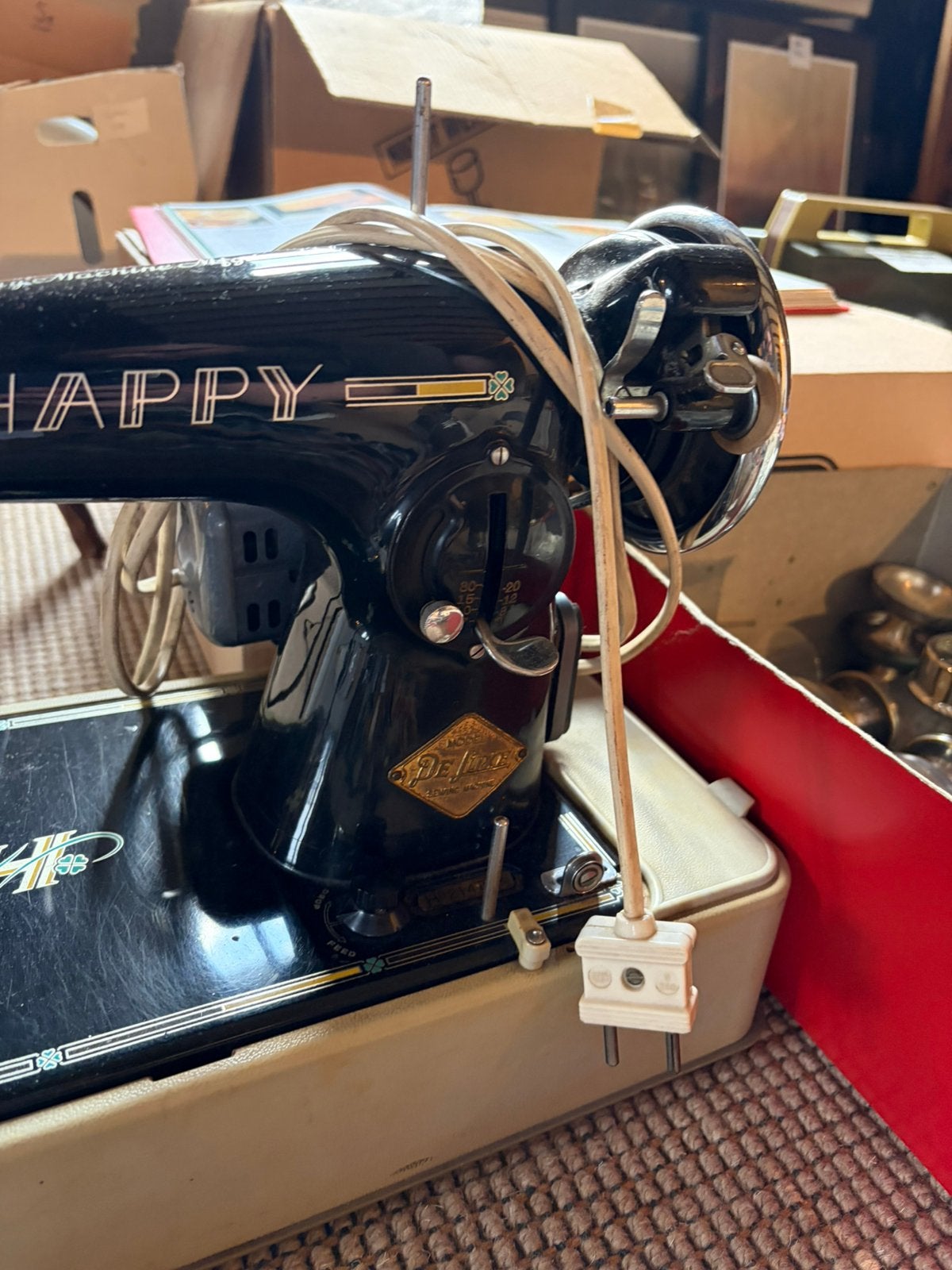 Antieke Happy naaimachine, Ophalen