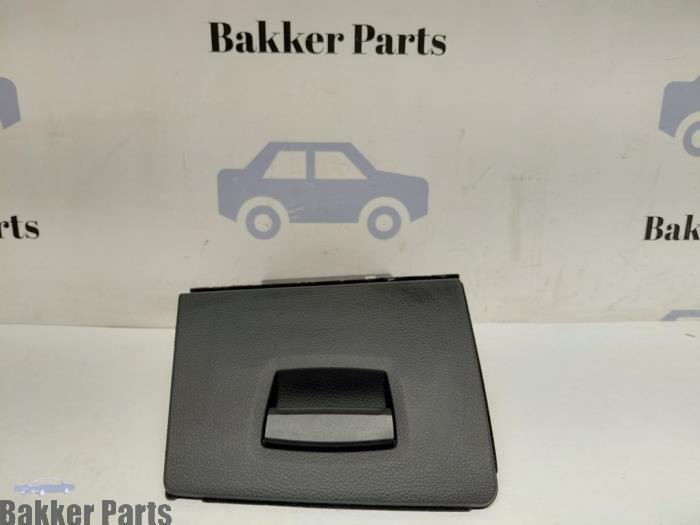 Boîte à gants d'un BMW 5-Serie, -, -, 3 mois de garantie, Utilisé