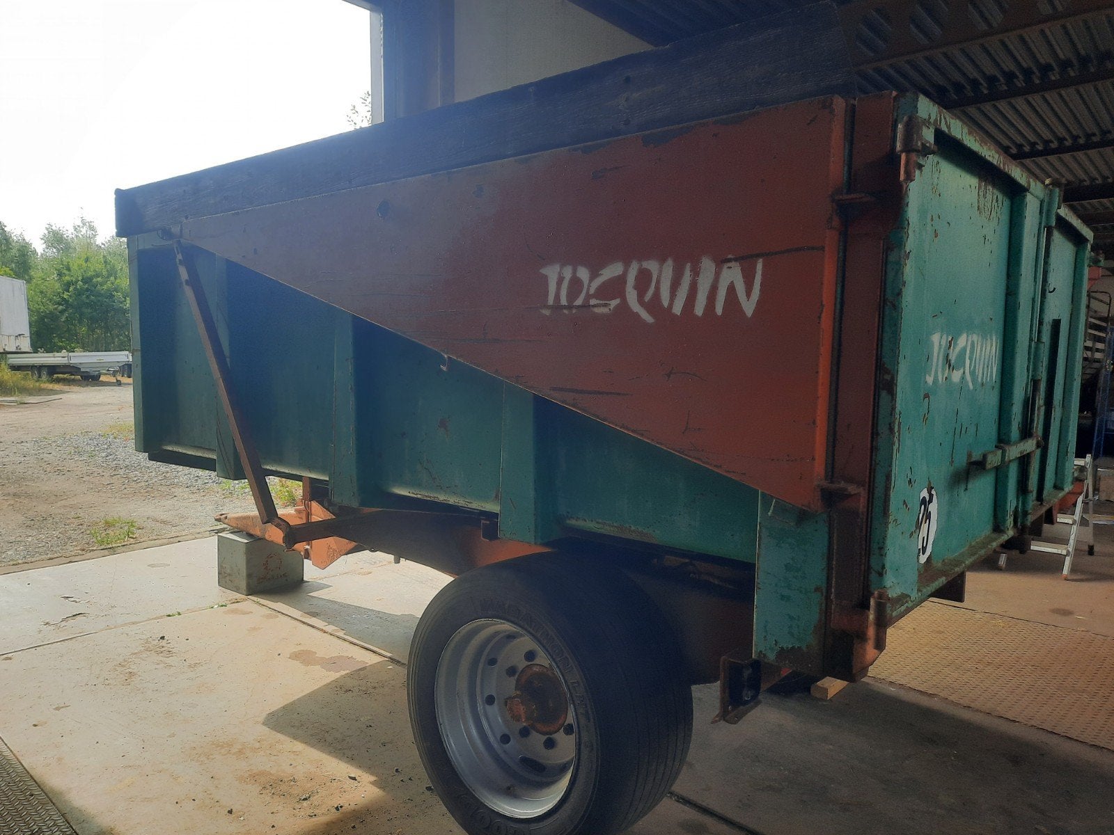 Benne Jocquin 5.500 kg CU pas joskin, Enlèvement