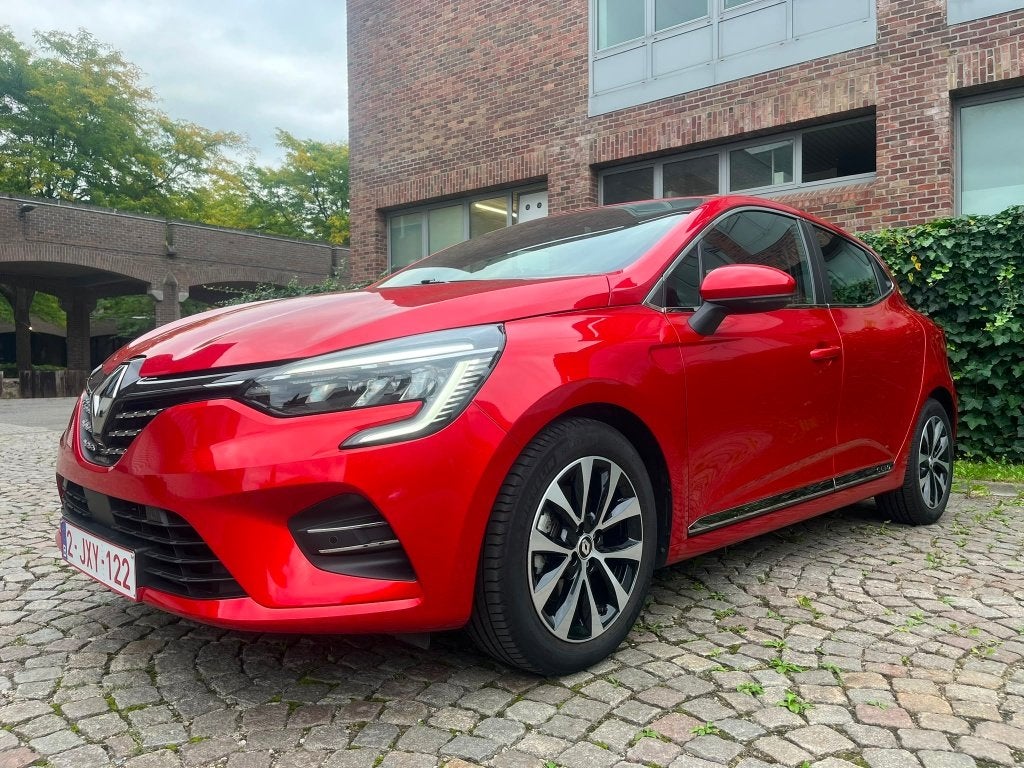Renault Clio e-Tech hybride 2022 1.6 67 kW 44 000 km, Autos, Renault, Rouge, Achat, Euro 6, 67 kW