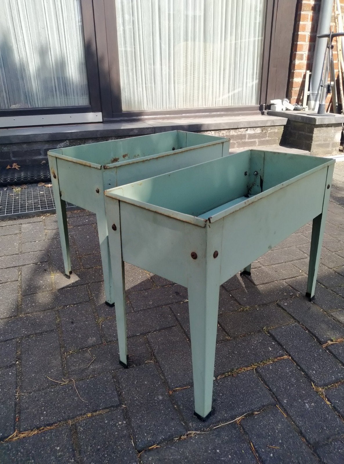 2 bacs à fleurs en métal sur pieds., Jardin & Terrasse, Enlèvement