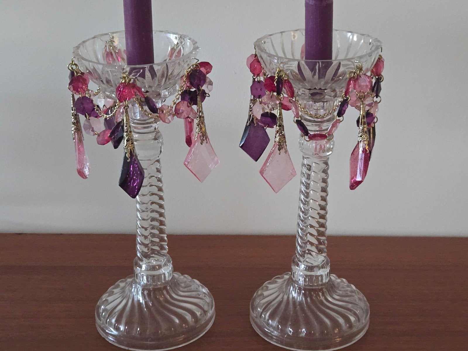 Twee vintage romantische kandelaars beiden in perfecte staat, Antiek en Kunst, Antiek | Kandelaars, Glas, Ophalen
