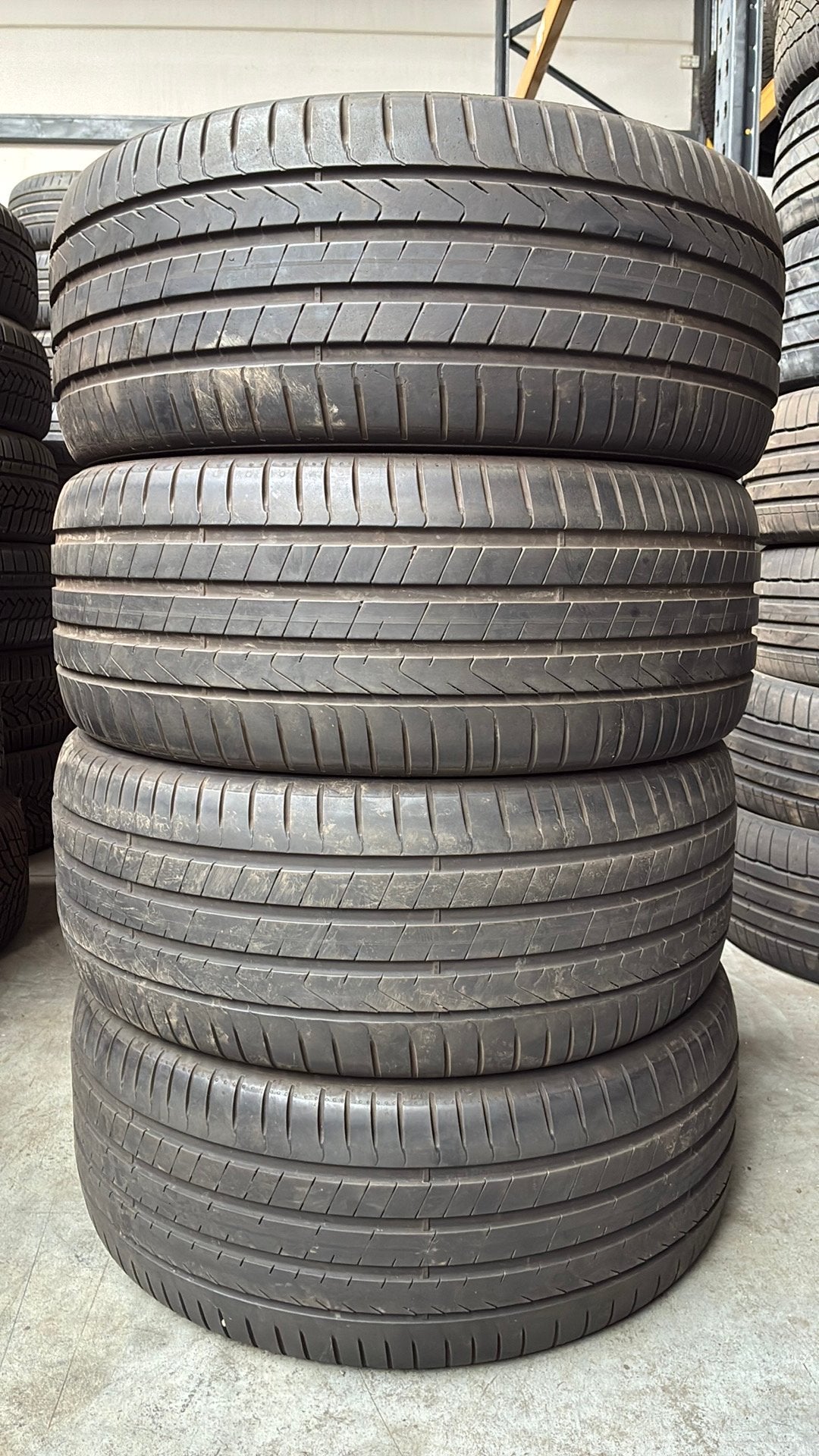 Pneus d'hiver 2354518 235/45/18 235/45R18 marque Pirelli, Enlèvement