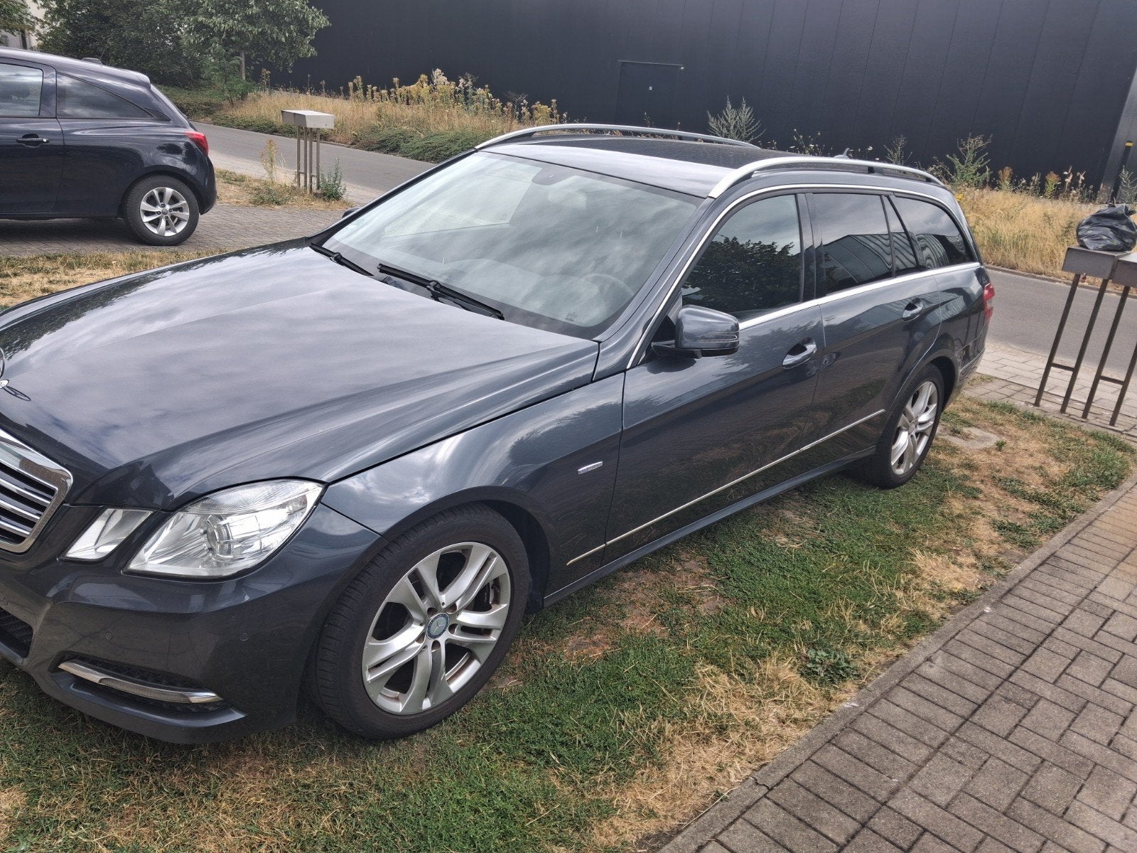 Mercedes Benz Classe E, automatique, roule super, Autos, Euro 5, Entreprise, Entretenue par le concessionnaire, Noir