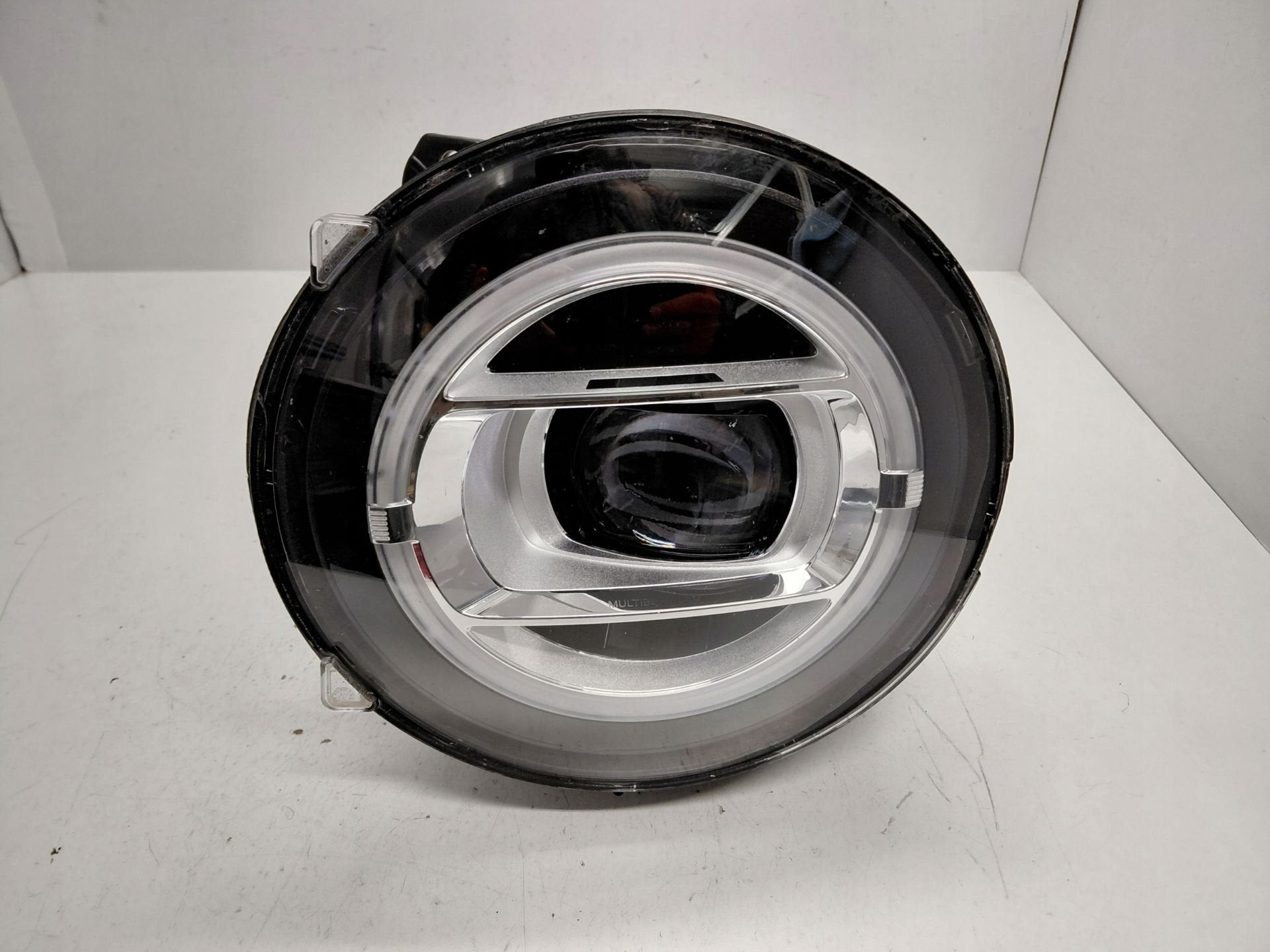 Phare gauche Mercedes Classe G W463 A4639061702, Mercedes-Benz AG, Mercedes-Benz, Utilisé, Mercedesstrasse 120
70372  Stuttgart, DE