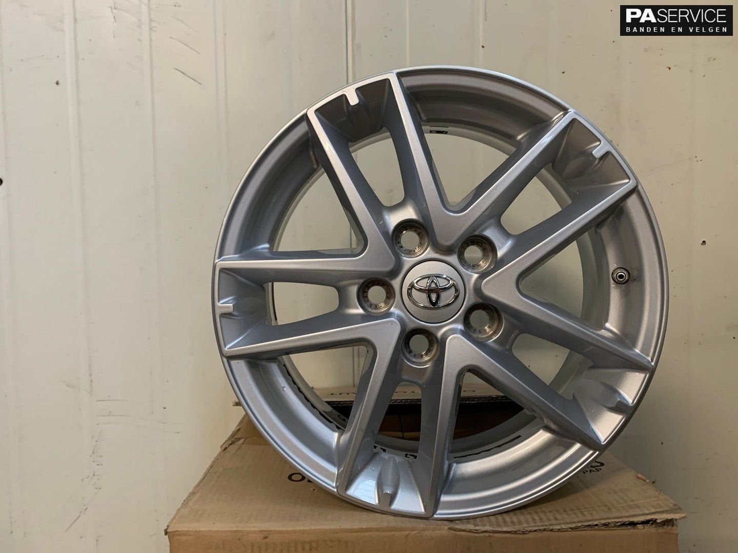 Nette originele 16 inch Toyota velgen oa Auris Camry Corolla, Gebruikt, Velg(en), -, -