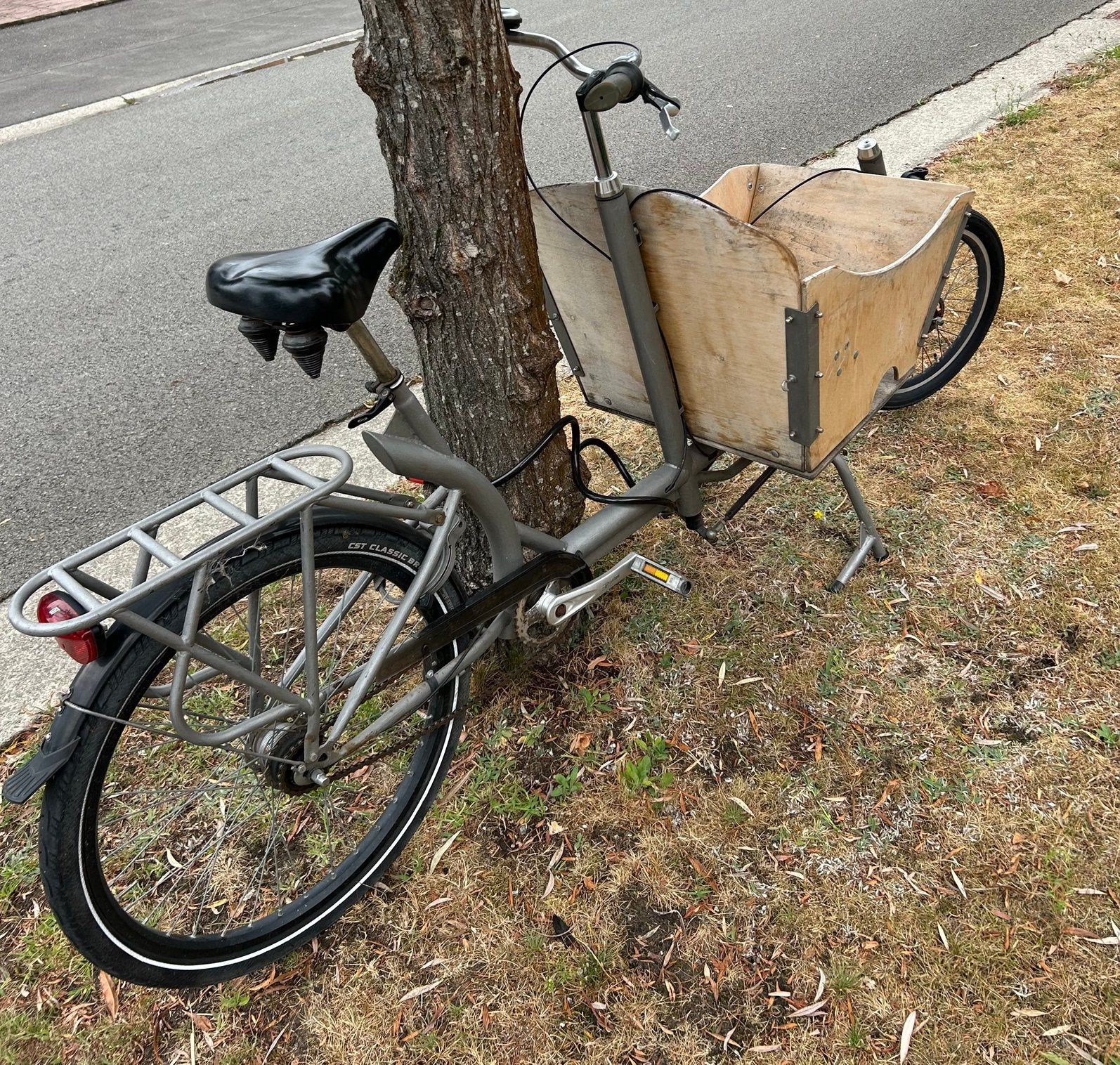 Bakfiets met werk aan, Fietsen en Brommers, Fietsen | Bakfietsen, Ophalen, Terugtraprem, Gebruikt, Huif