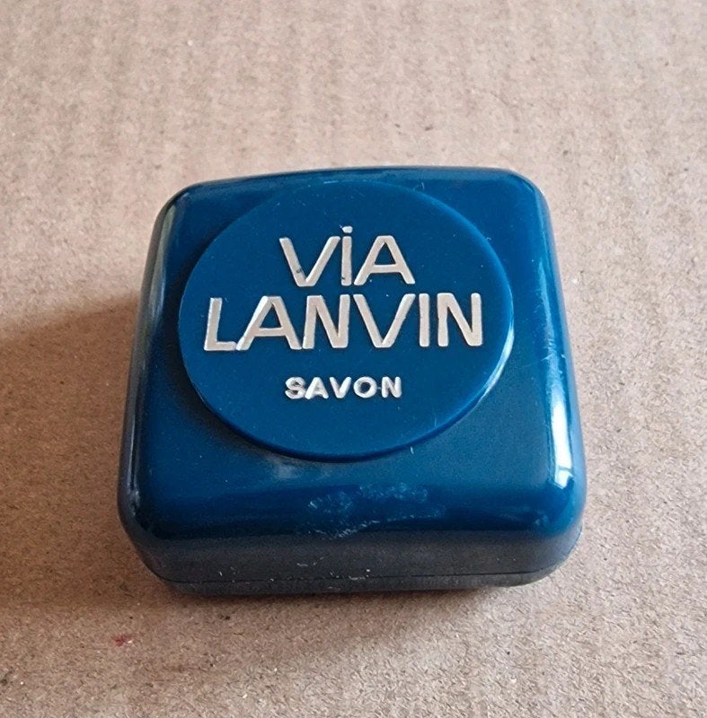 Ancien savon Via Lanvin Année 70 32 gr avec boite, Collections, Parfums, Envoi, Comme neuf, Accessoires