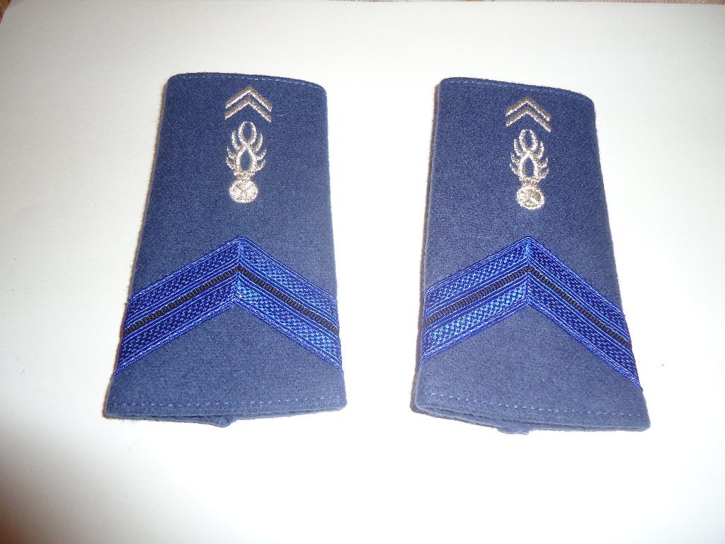 fourreau de grade auxiliaire cpl, Collections, Enlèvement ou Envoi, Gendarmerie, Emblème ou Badge