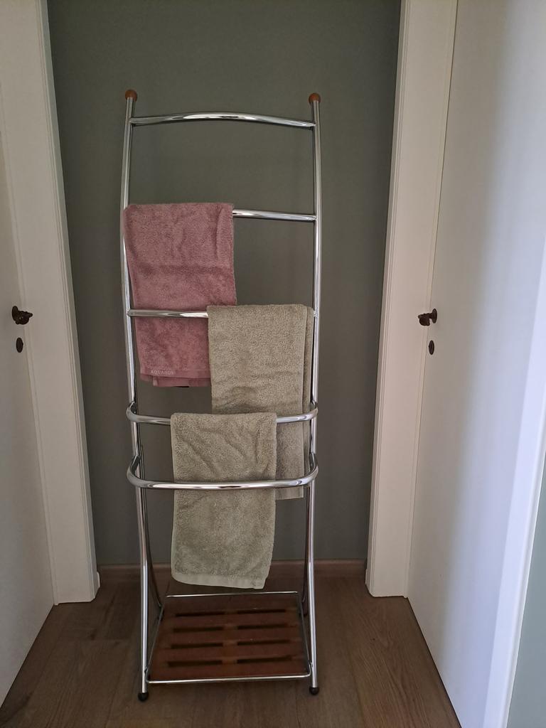Handdoek rek, Huis en Inrichting, Ophalen, Zo goed als nieuw