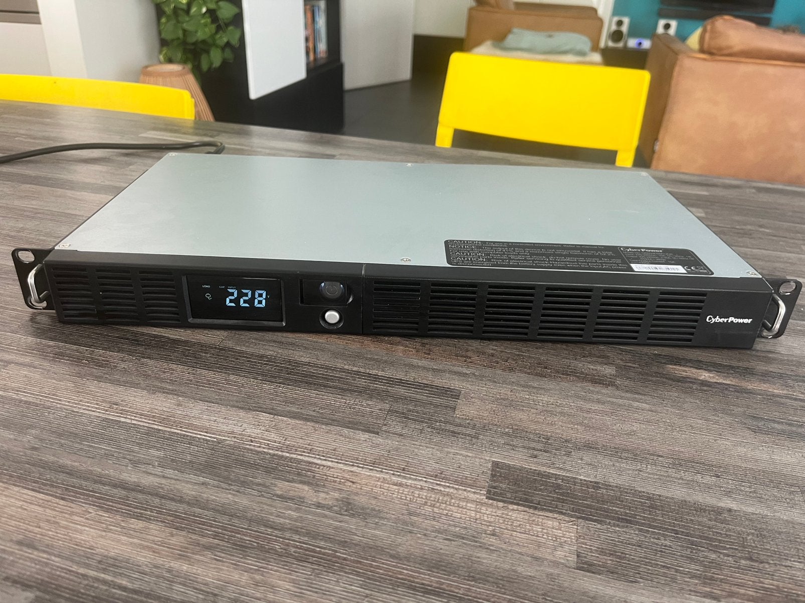 UPS CyberPower 650VA / 360W + RCCARD100, Informatique & Logiciels, Serveurs, Enlèvement ou Envoi, Utilisé