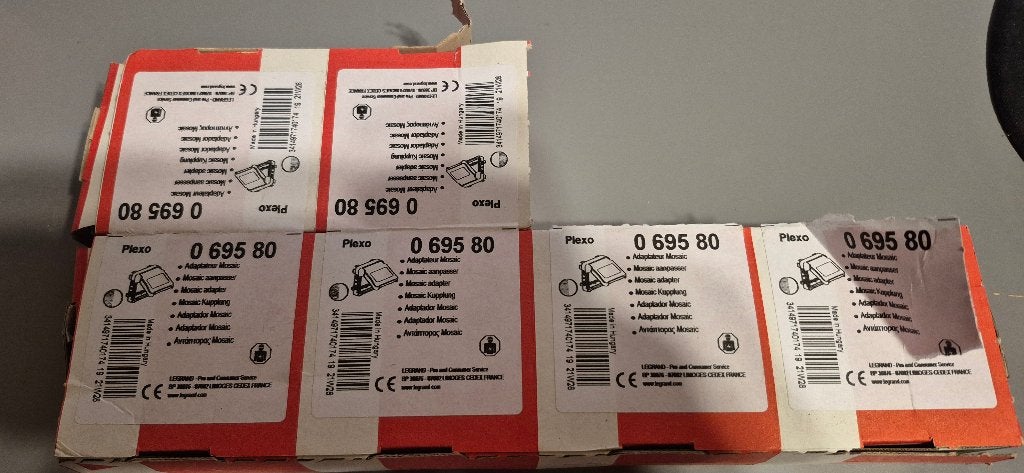 Legrand Mosaic Plexo 0 695 80 adapter, Doe-het-zelf en Bouw, Elektriciteit en Kabels, Ophalen of Verzenden, Nieuw, Overige merken