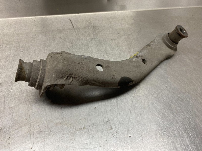 BRAS DE SUSPENSION AVANT GAUCHE INFERIEUR NV 200 (M20M), Dhr. M. Roggen, Stadsweg 37 37
9917 PV  WIRDUM GR., NL, Nissan, Utilisé