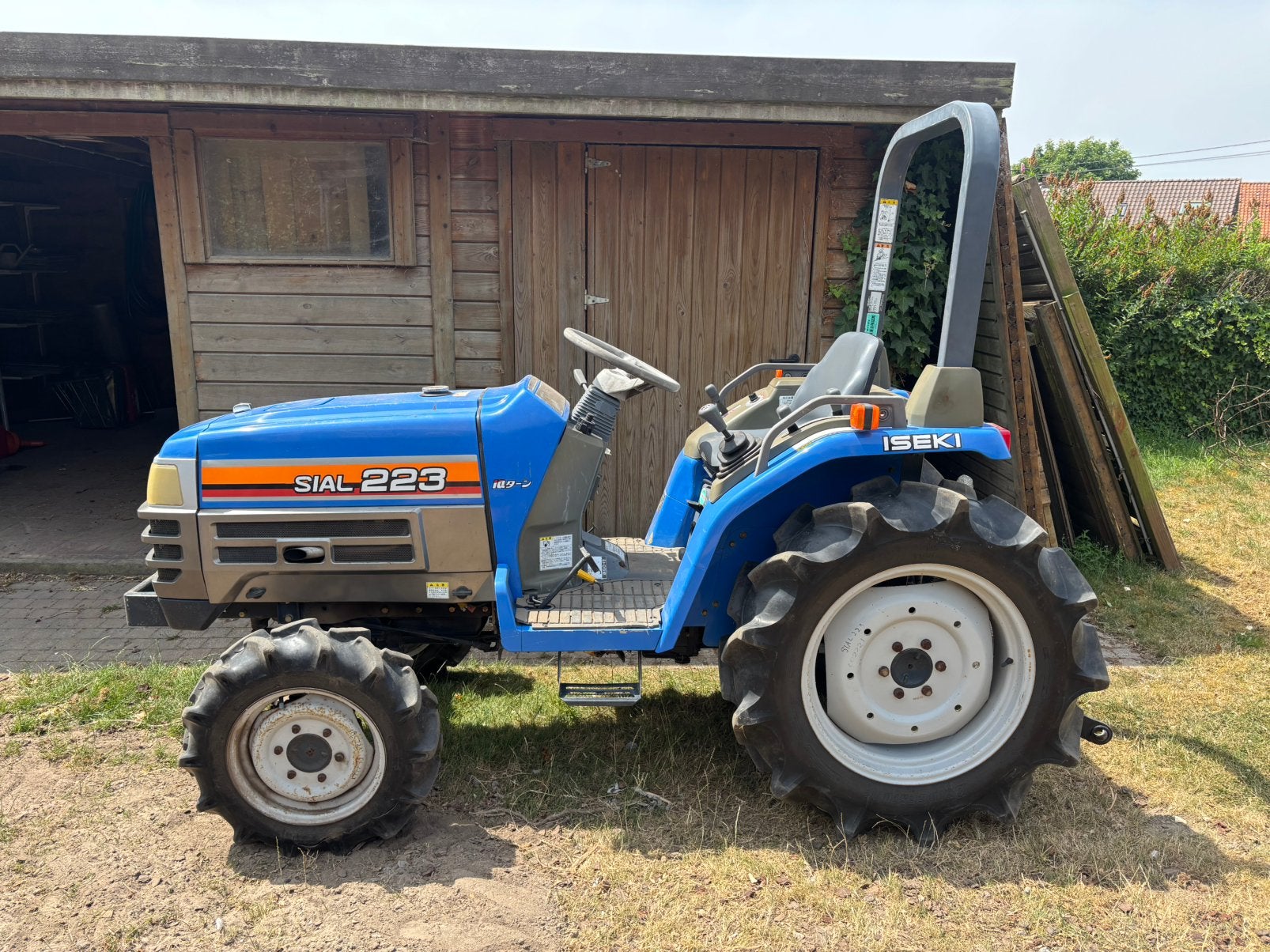Mini tractor iseki 223, Enlèvement, Jusqu'à 2500