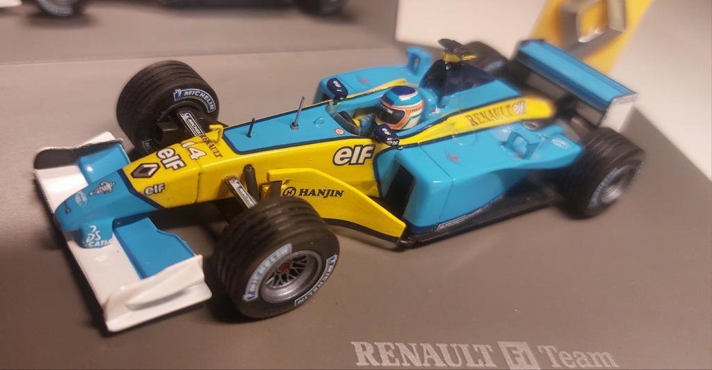 Jarno Trulli de l'équipe Renault F1 à l'échelle 1/43, Enlèvement ou Envoi, Comme neuf, Voiture, Autres marques
