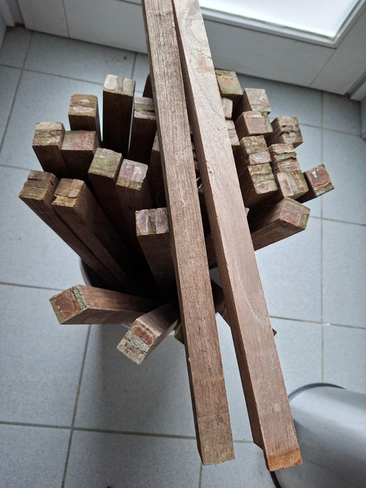 hard houten balkjes, Ophalen