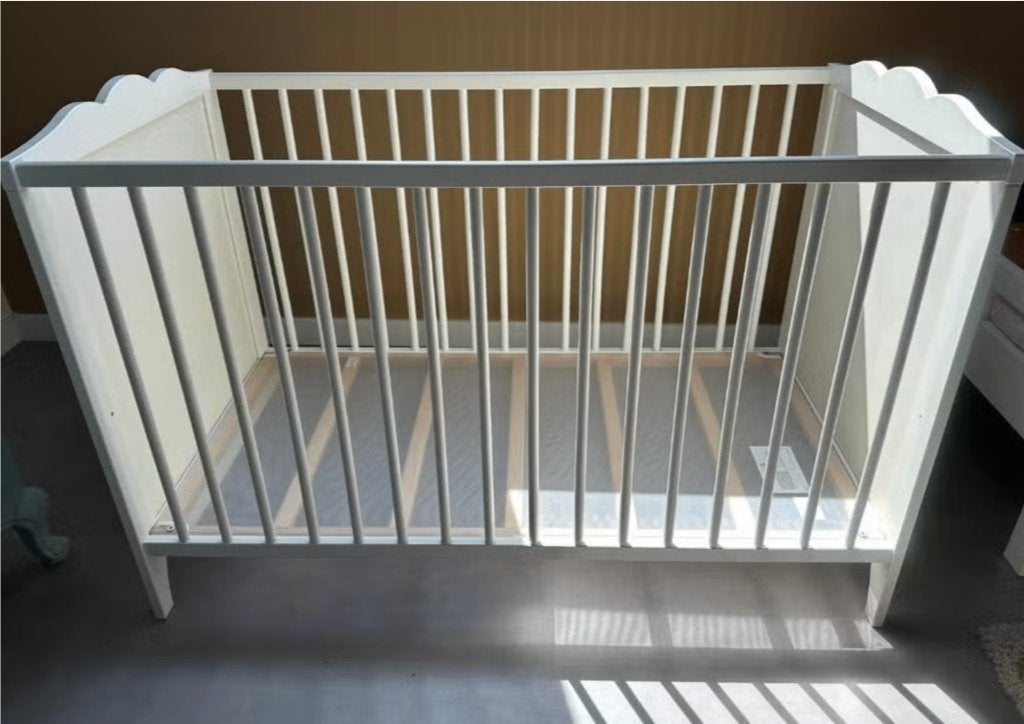 Babybedje IKEA Hensvik, Kinderen en Baby's, Ophalen, Zo goed als nieuw, Ledikant