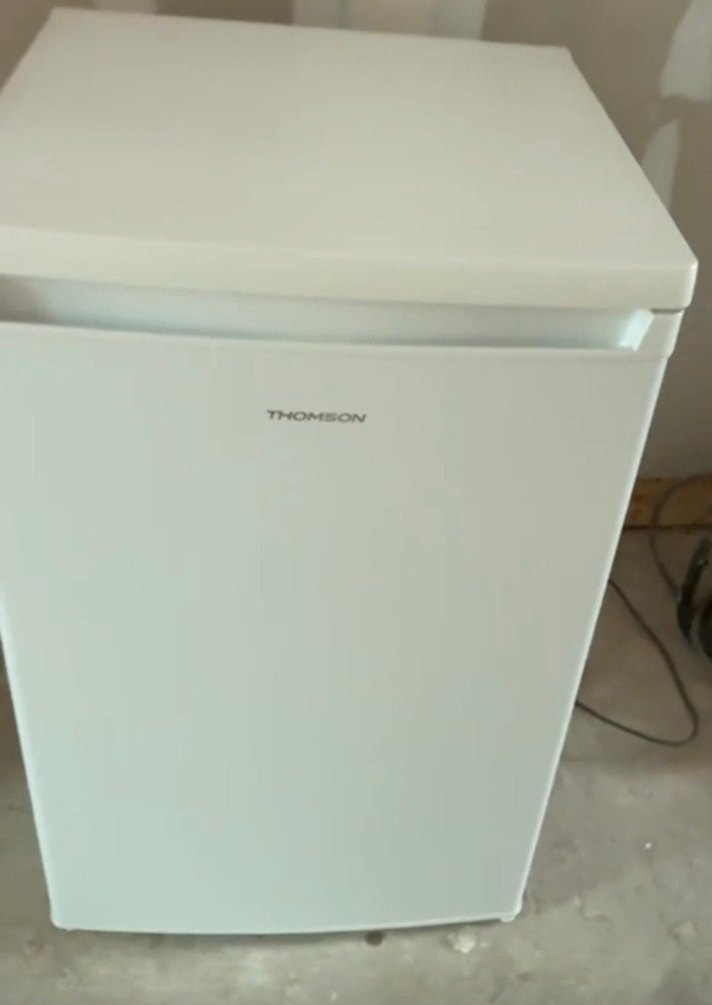 Kleine koelkast thomson, Avec compartiment congélateur, 85 à 120 cm, Enlèvement, Utilisé