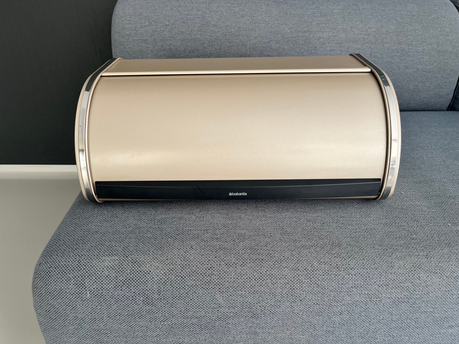 Broodtrommel Brabantia Champagnekleur - zo goed als nieuw, Broodtrommel, Ophalen, Brabantia
