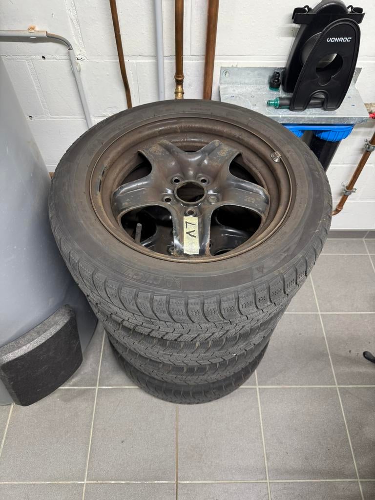 Set 16” velgen + winterbanden 205/55 R16, Auto-onderdelen, Ophalen, Winterbanden, Velg(en)