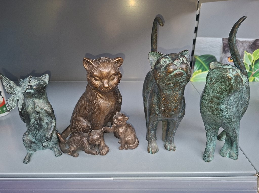 Chats en bronze, Enlèvement, Bronze
