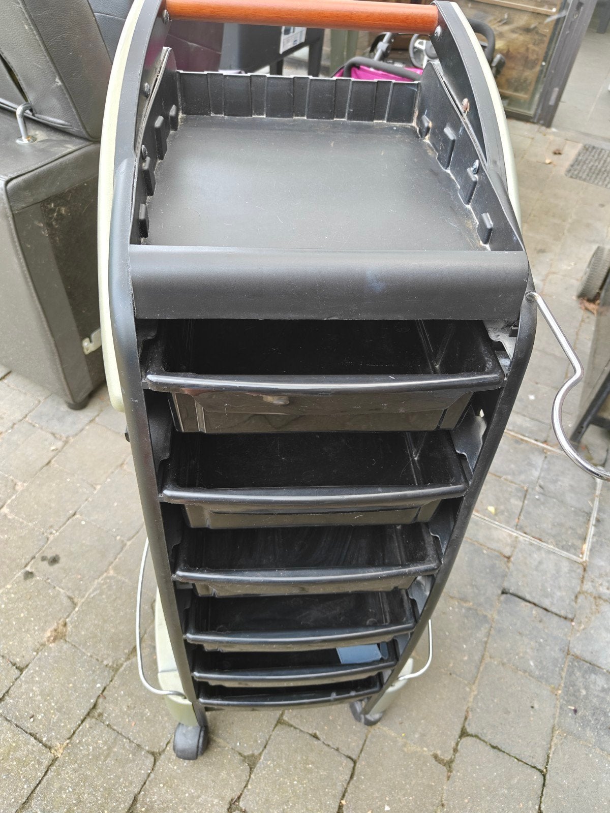 Werkwagen kapper, Ophalen
