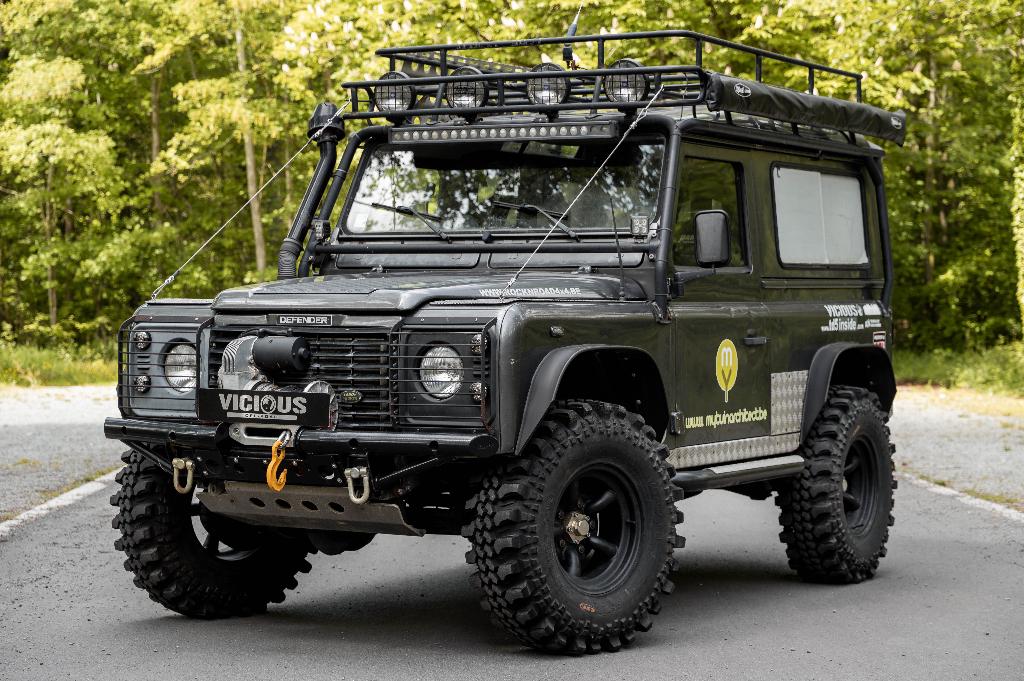 DEFENDER 90 - Tomb Raider, Auto's, Land Rover, Particulier, 4x4, Bluetooth, Panoramadak, Radio, Trekhaak, USB, Defender, Diesel