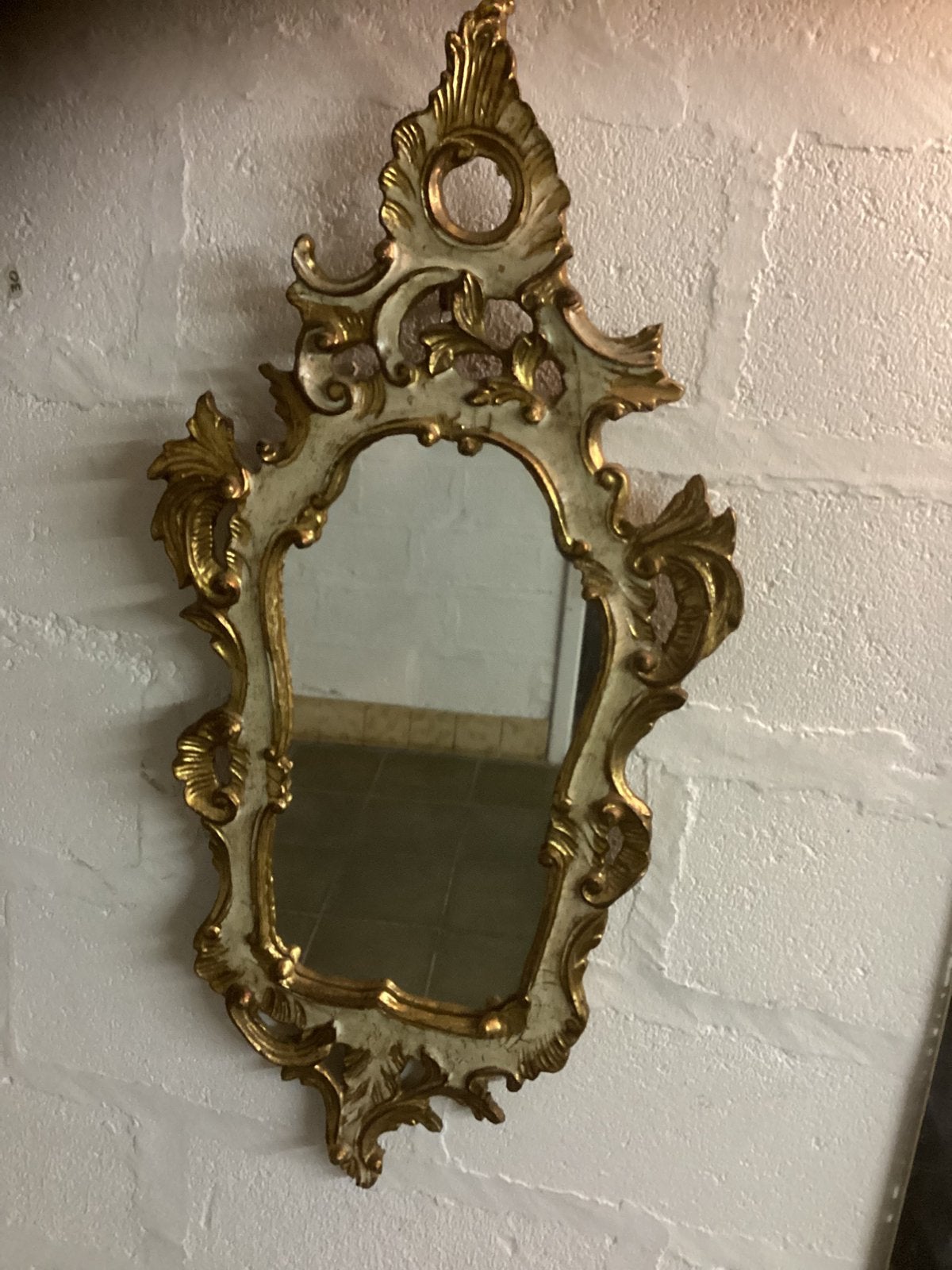 Miroir en bois polychrome. Style Louis XV ., Antiquités & Art, Enlèvement